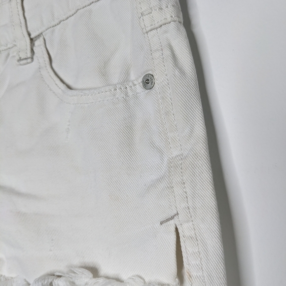 ✨3/$15 Free People white cotton denim shorts 24 - Picture 6 of 12